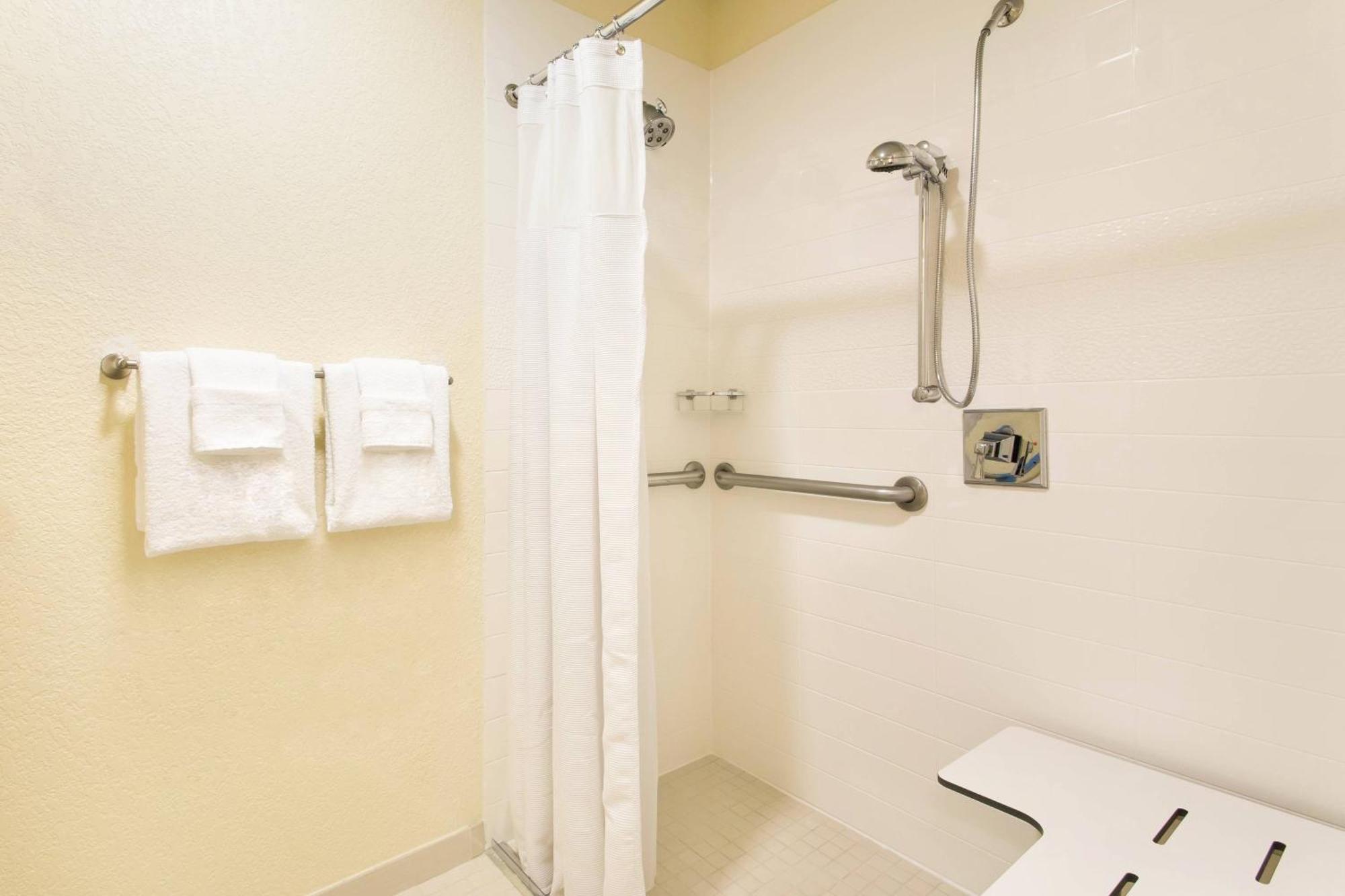 Hotel Fairfield And By Marriott Tampa Brandon 3*