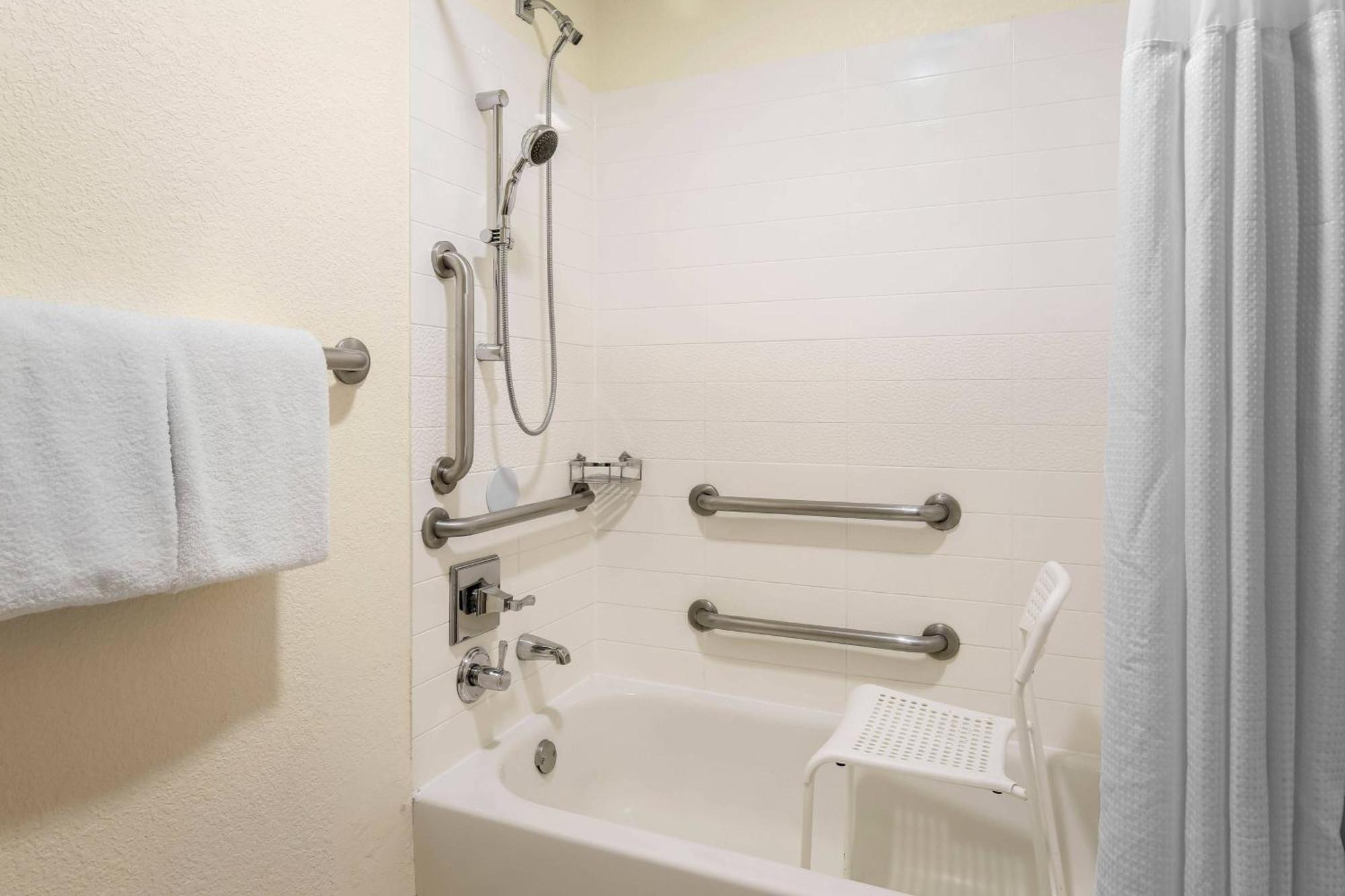 Fairfield And By Marriott Tampa Brandon Hotel 3*