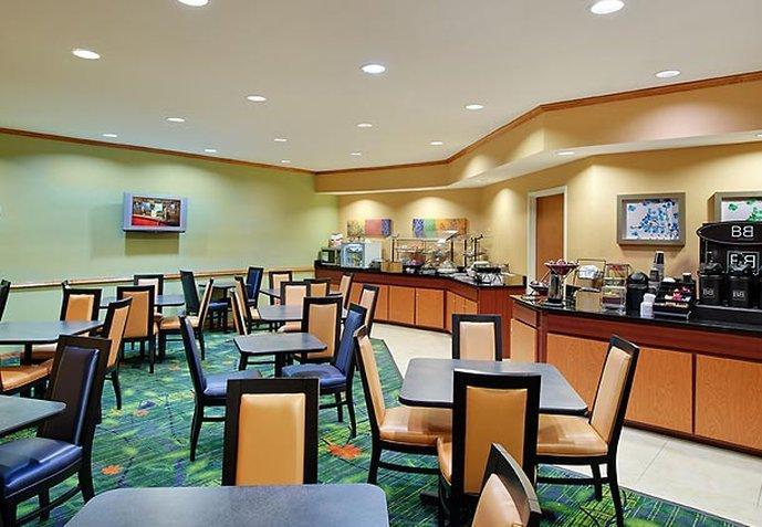 Hotel Fairfield And By Marriott Tampa Brandon